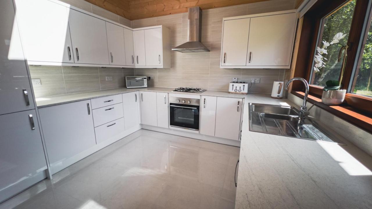 Sundance Lodge, Fantastic New Cabin With Hot Tub - Sleeps 6 - Largest In Felmoor Park Morpeth Exterior photo